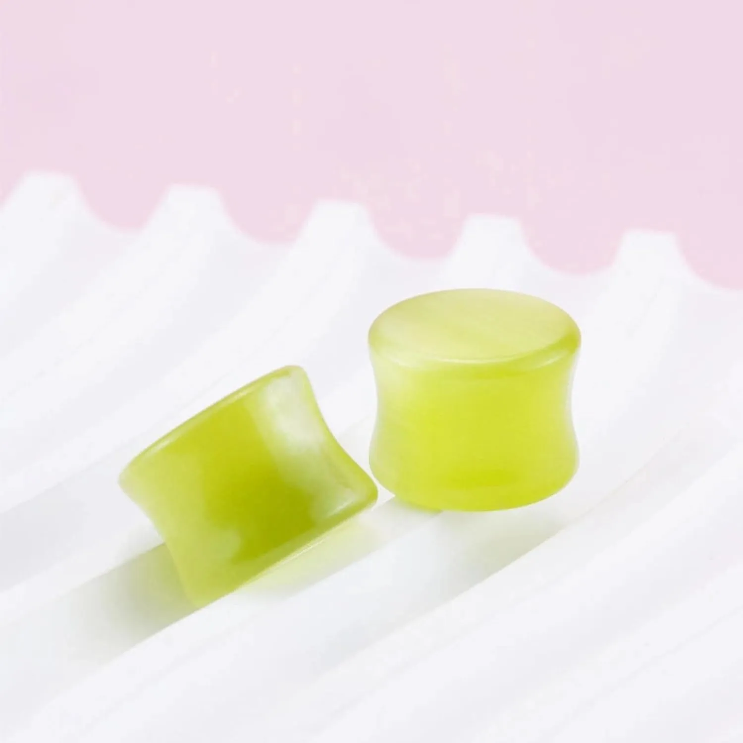 2 PCS 6mm(2G) Natural Grass Green Cat Eye Organic Stone Ear Plugs Gauges Double Flared Flesh Tunnels Body Piercing Couple Stud Earrings Jewelry For Women And Men