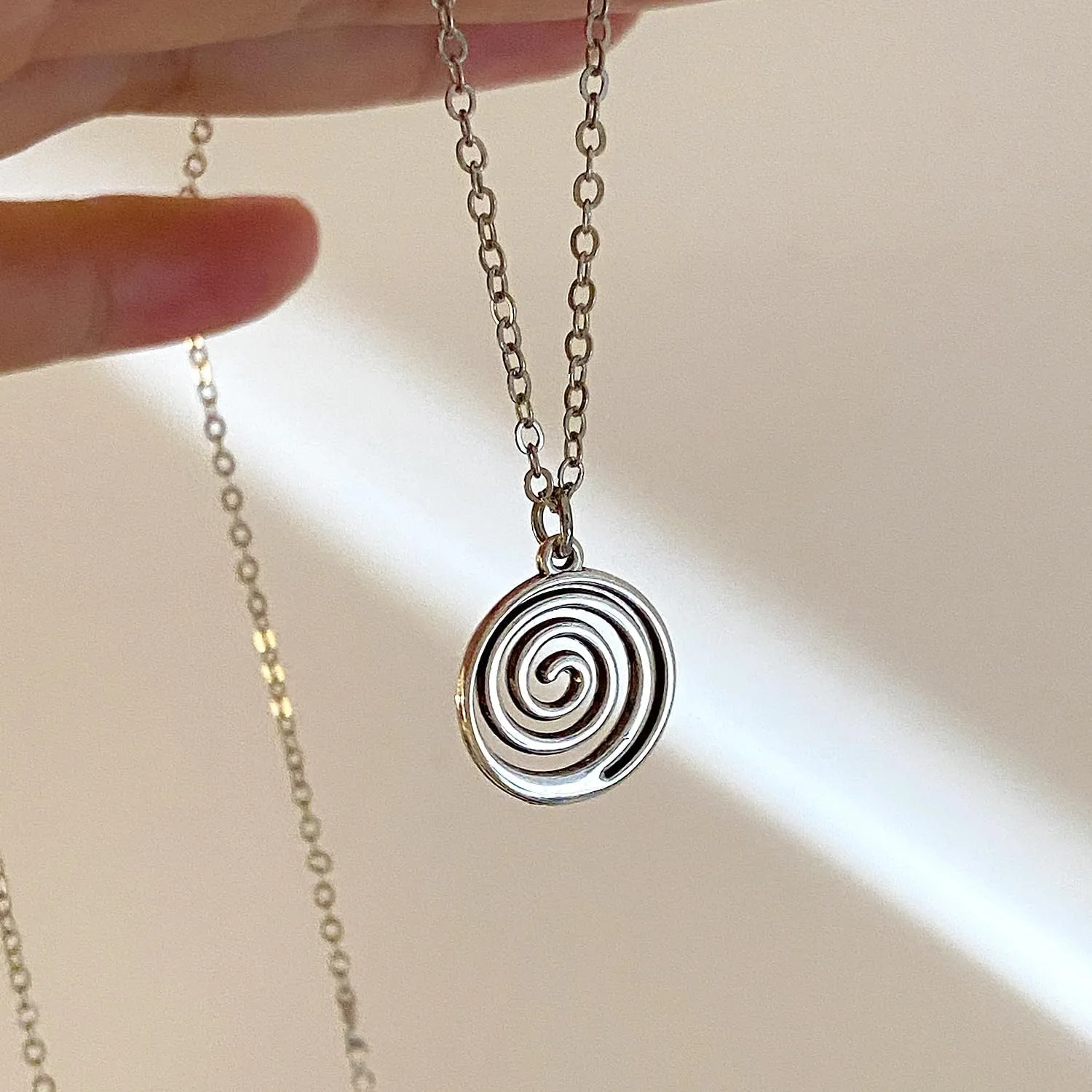 2 Pcs Y2K Punk Necklace Set - Star & Spiral Necklaces for Women - Gothic & Grunge Fashion Jewelry