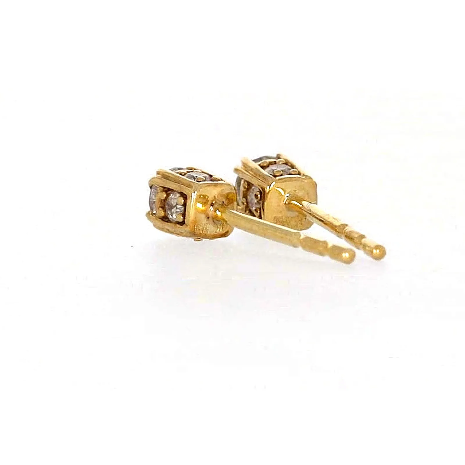 9ct Yellow Gold Round Brilliant Cut 1/4 Carat tw of Diamonds  Stud Earrings