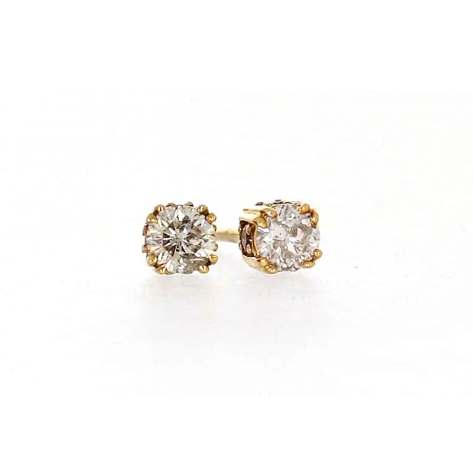 9ct Yellow Gold Round Brilliant Cut 1/4 Carat tw of Diamonds  Stud Earrings