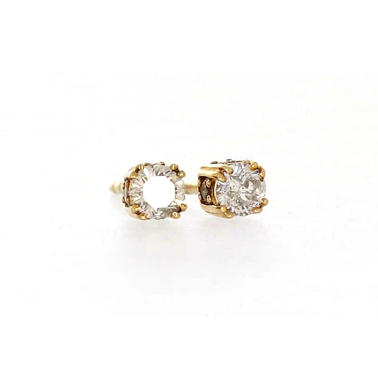 9ct Yellow Gold Round Brilliant Cut 1/4 Carat tw of Diamonds  Stud Earrings