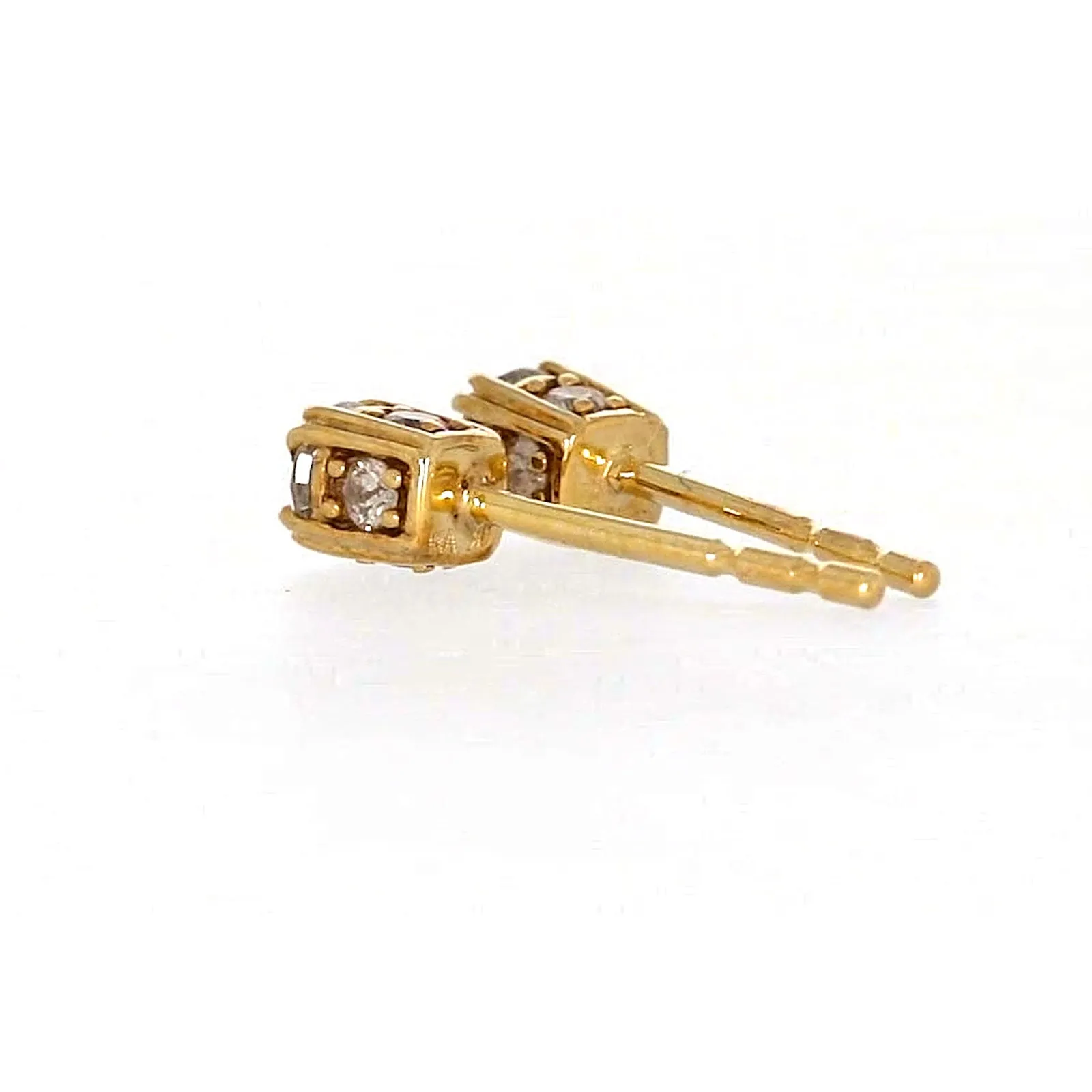 9ct Yellow Gold Round Brilliant Cut 1/4 Carat tw of Diamonds  Stud Earrings