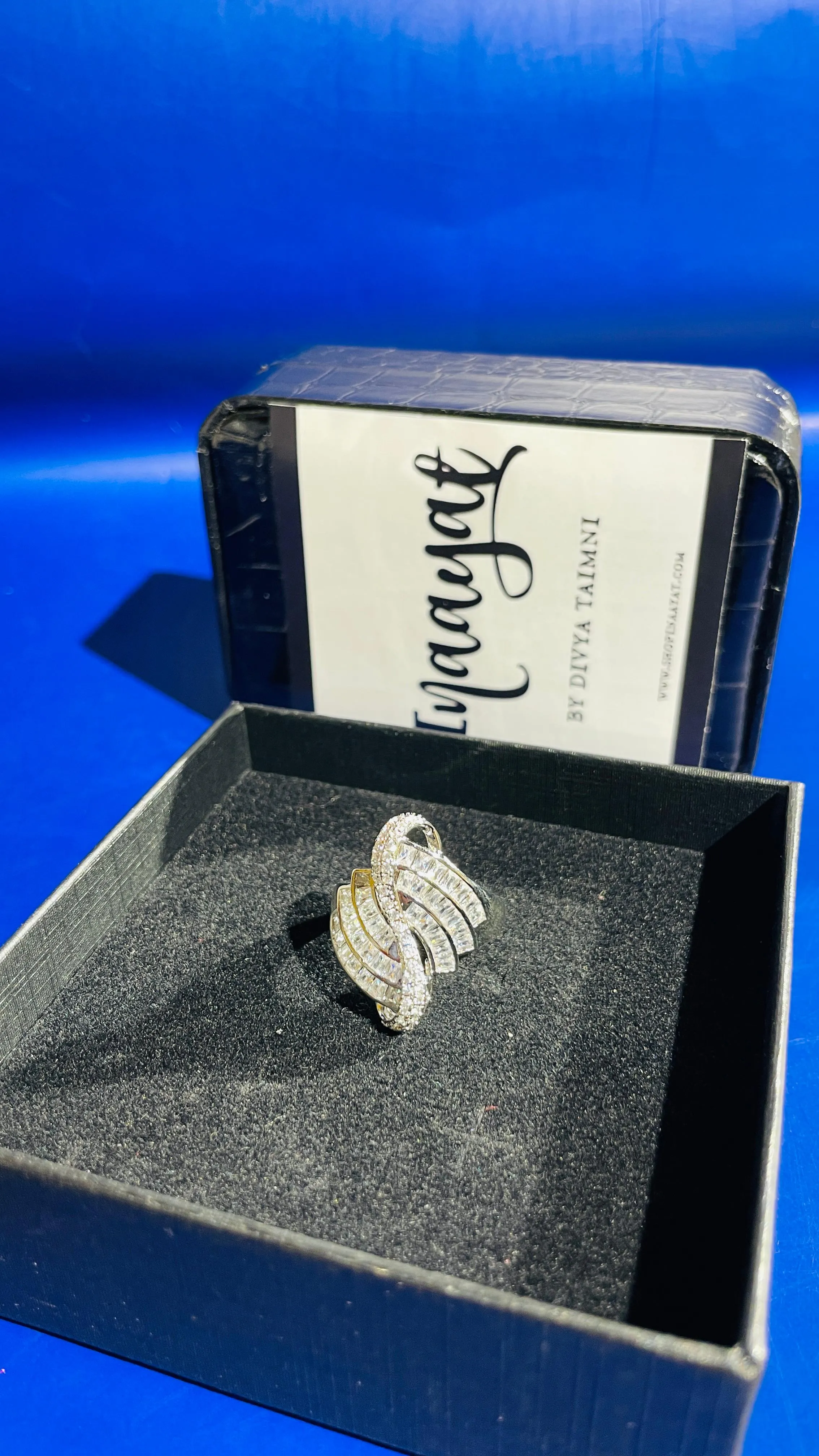 Anu Silver white Ring