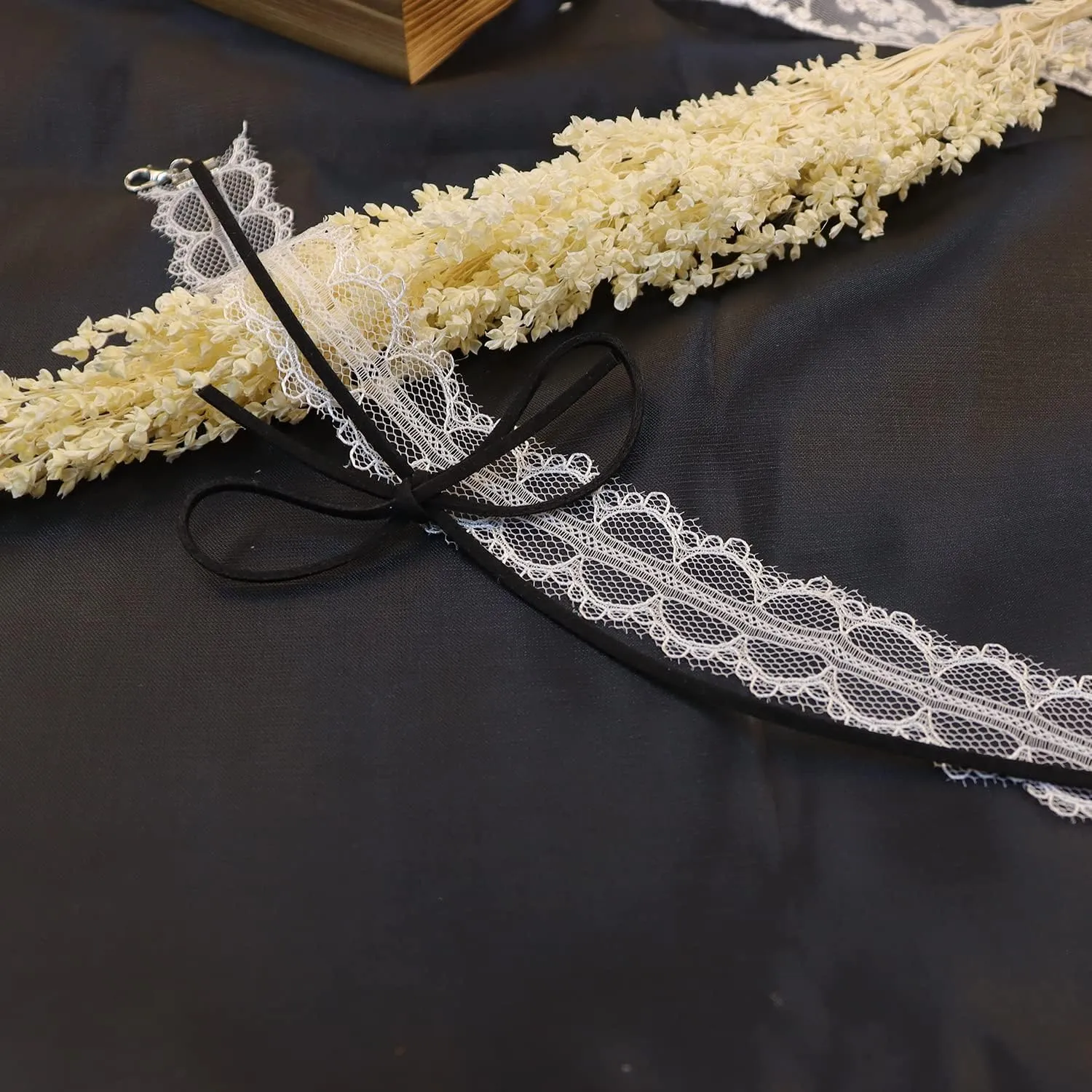 Bethynas Gothic Sexy Lace Choker Necklace Vintage White Lace Bowknot Collar Neck Chain Bridal Weeding Party Pearl Neck Accessories Lolita Cosplay Costume Jewelry for Women