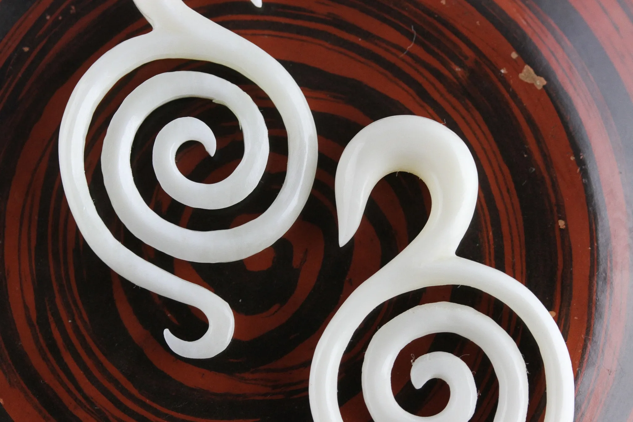 Bone plug hangers circular maze (Pair) - C050