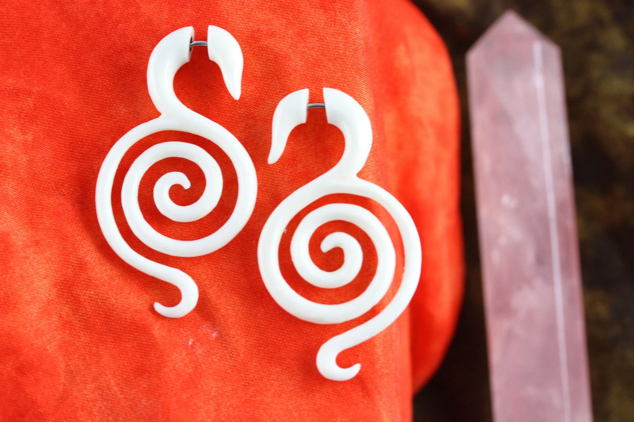 Bone plug hangers circular maze (Pair) - C050