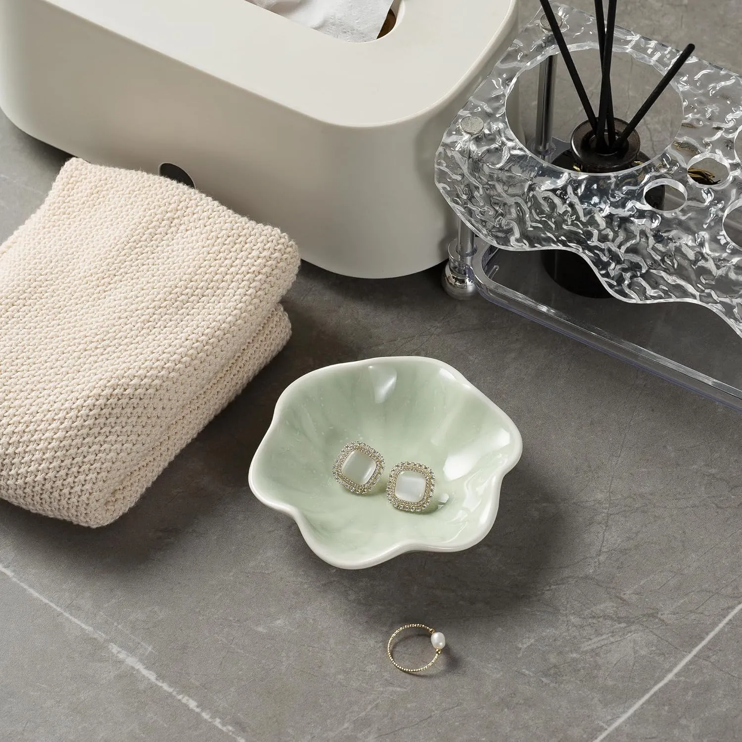 Ceramic Trinket Dish, Ring Tray, Decorative Jewelry Dish for Earrings Necklaces Watch Keys Women (Green Leaf)