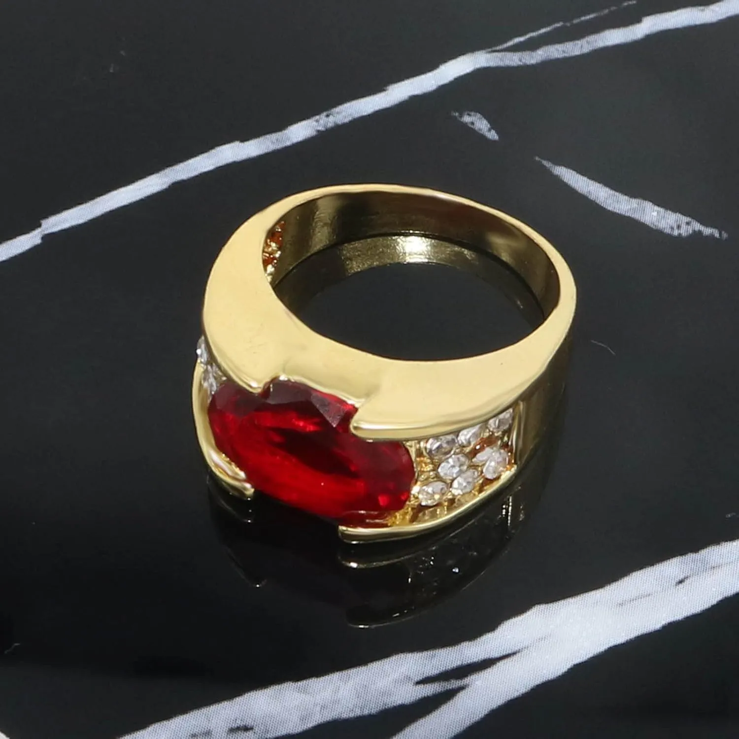 Fashion Red Oval Crystal Cocktail Statement Ring Geometry Zircon Engagement Wedding Bands Rings Luxury Jewelry for Women Gift Black Gold Plated