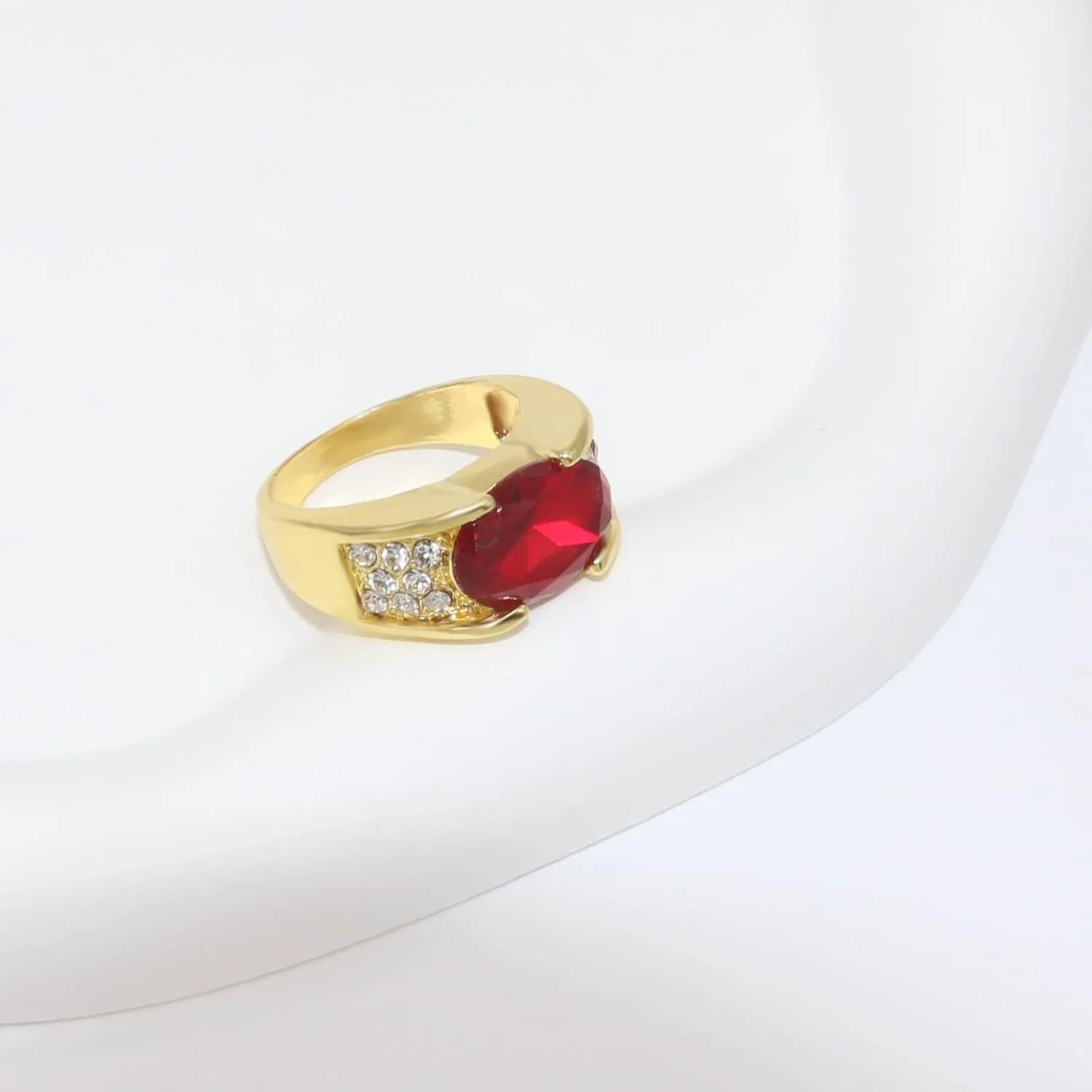 Fashion Red Oval Crystal Cocktail Statement Ring Geometry Zircon Engagement Wedding Bands Rings Luxury Jewelry for Women Gift Black Gold Plated