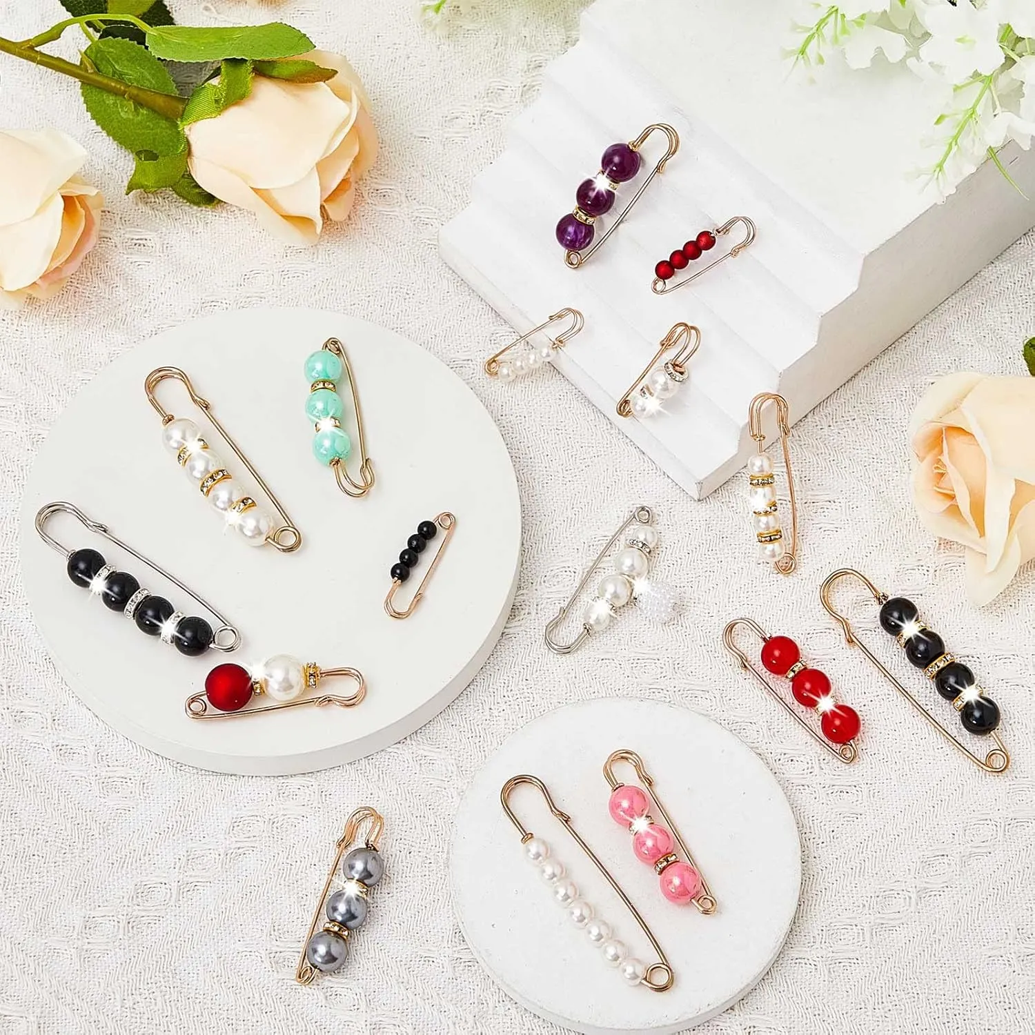 Hicarer 18 Piece Pearl Brooch Pins Women Decorative Safety Pins Clothing Shawl Clips Artificial Pearls Brooch Elegant Cardigan Collar Clips for Women Dress Skirt Sweater(Bright Style)