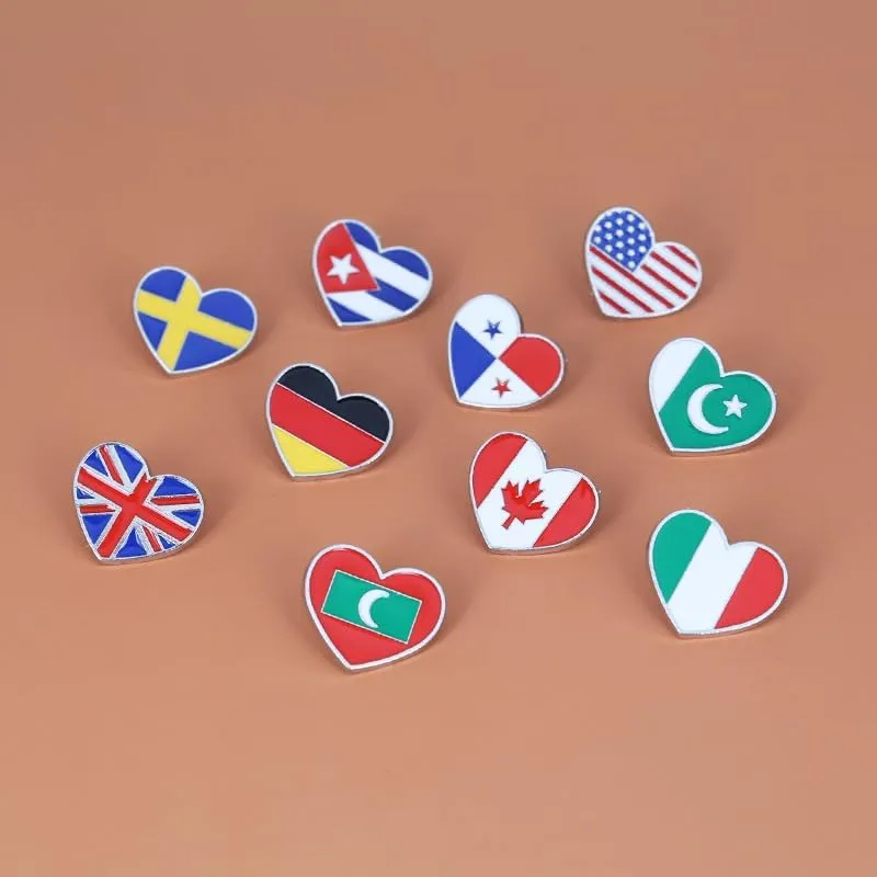 Italy National Flag Enamel Pin and the Italian heart-shaped National Emblem Badge Brooch For Backpack and Coat