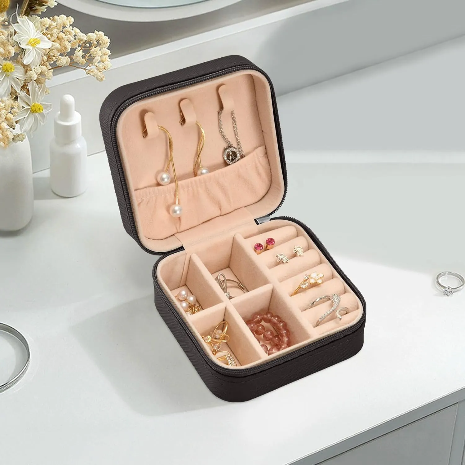 linqin PU Leather Jewelry Box, Cute Koala Travel Jewelry Case Portable Jewelry Organizer for Rings Earrings Necklaces Bracelets Storage Holder Boxes for Women Girls
