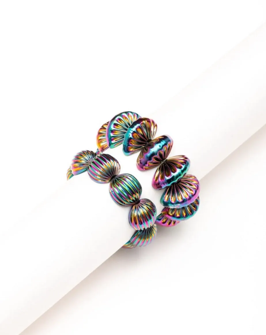 Maxima Scallop Bracelets In Iridescent