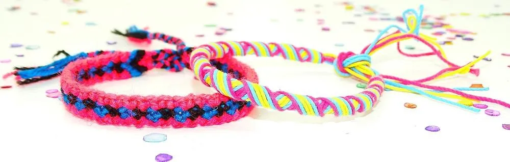 Mexican Friendship Bracelet Set in Red & Green