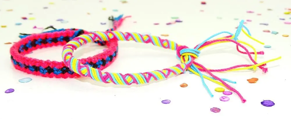 Mexican Friendship Bracelet Set in Red & Green