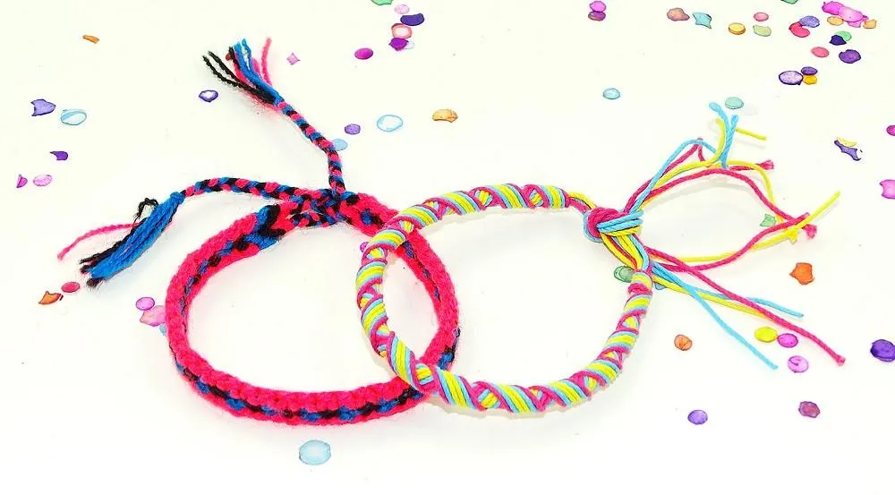 Mexican Friendship Bracelet Set in Red & Green