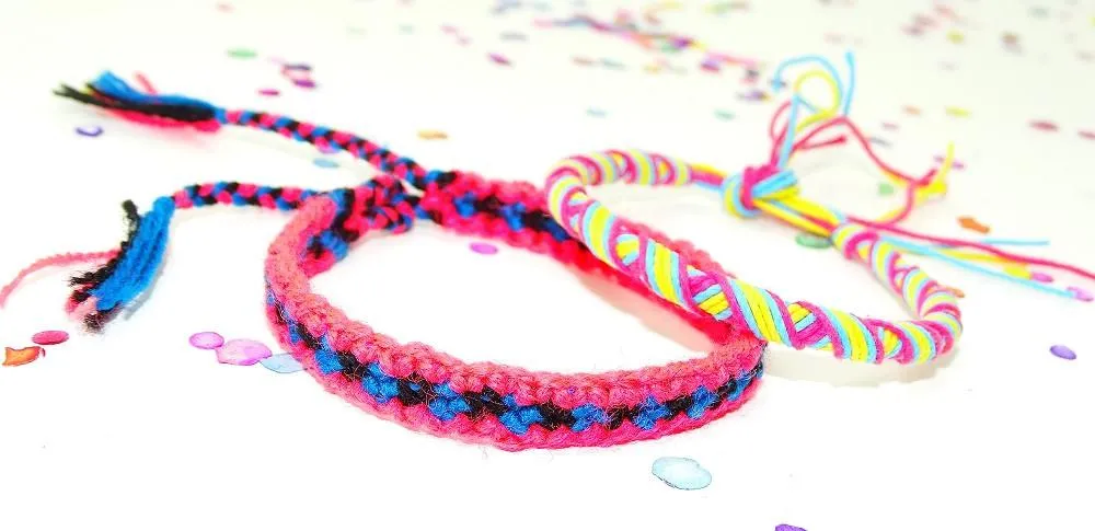 Mexican Friendship Bracelet Set in Red & Green