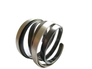 Mo Silver and Oxidised Ring