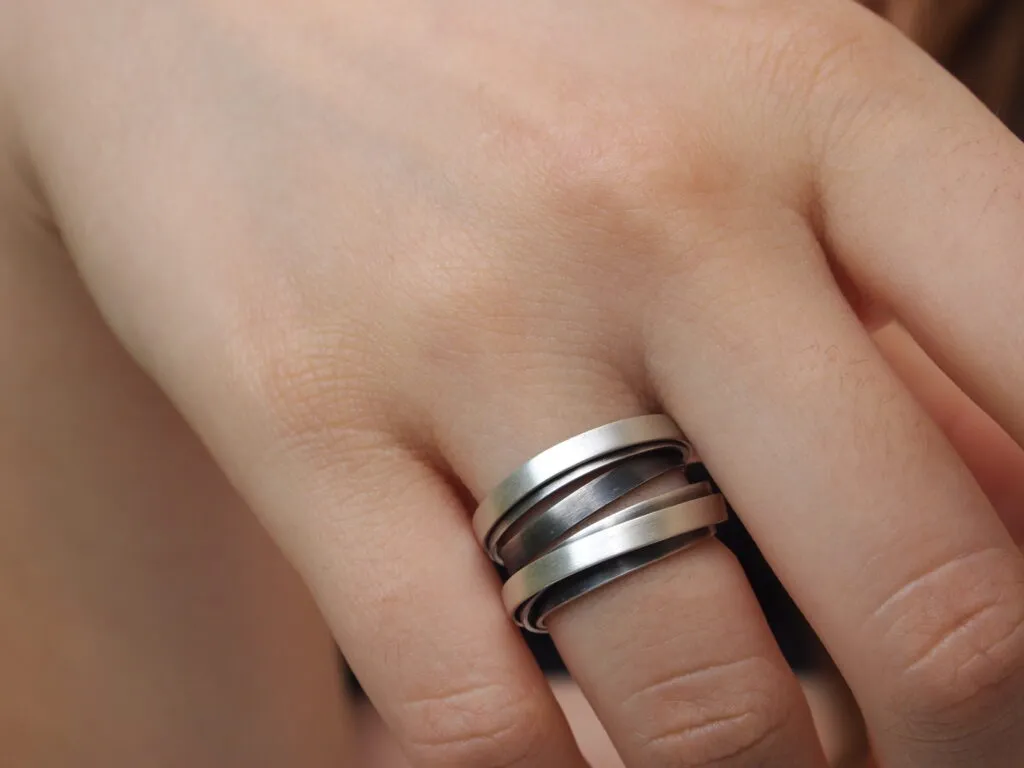 Mo Silver and Oxidised Ring