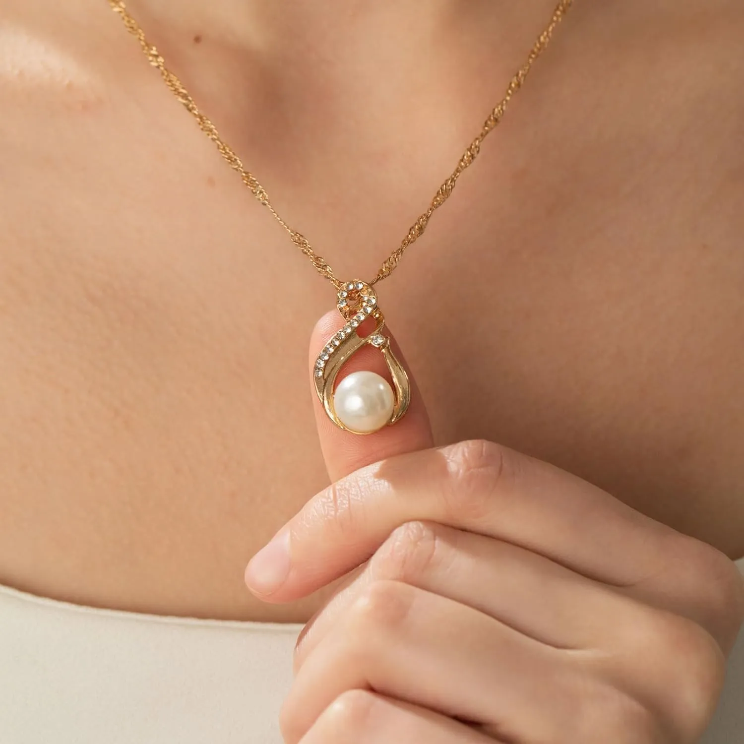 Necklace Pendant Round Pearl for Women Silver/Gold Plated Copper with Cubic Zirconia Chain Pearl Jewelry Gifts for Holidays and Anniversary