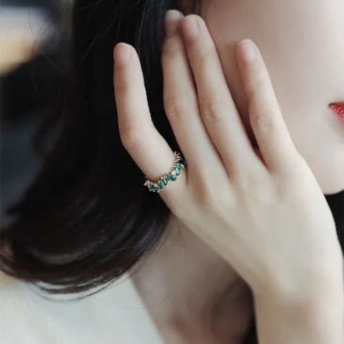 Royal Emerald-cut Stones Ring