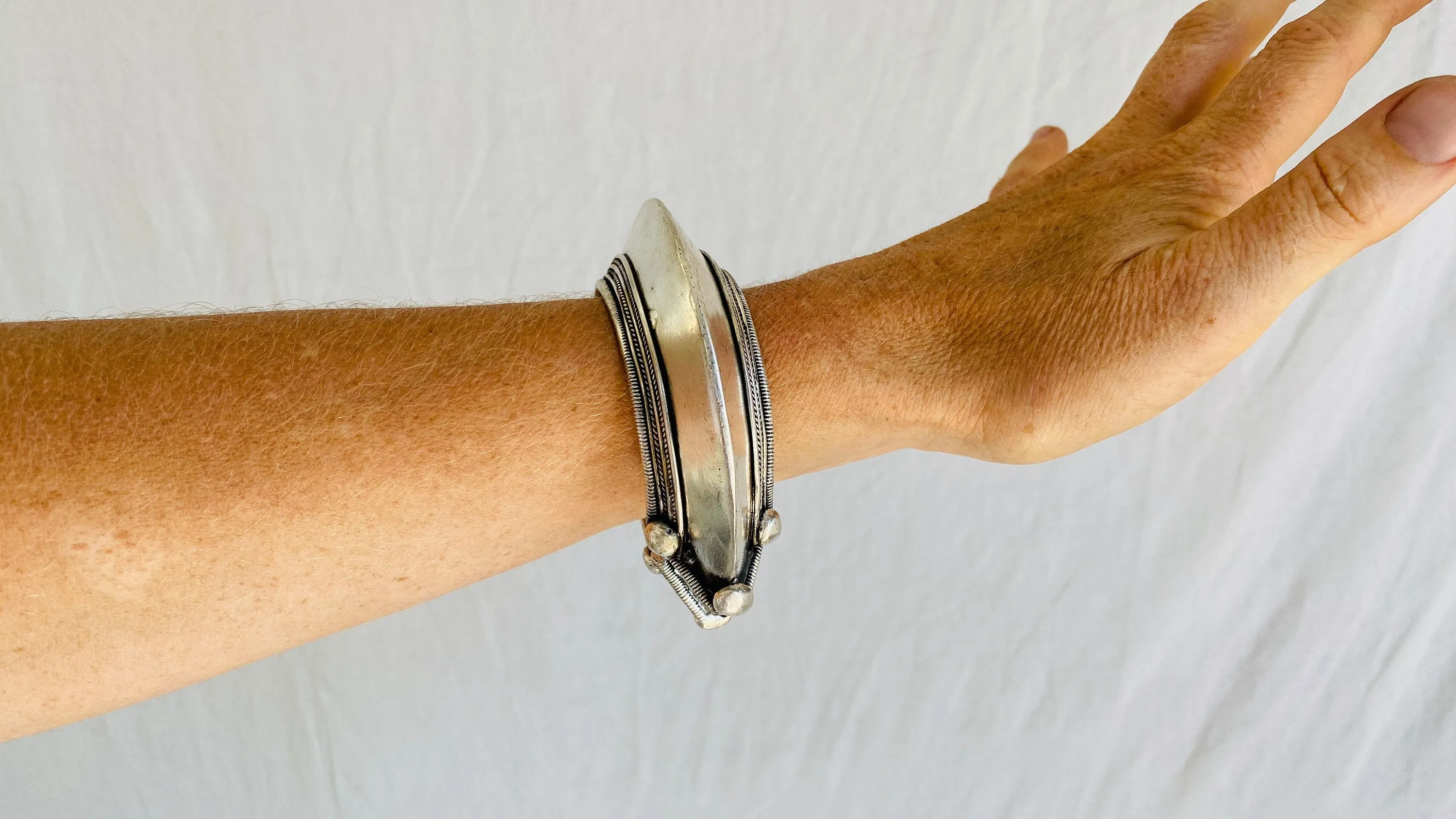 SINGLE Miao Hmong Bangle. Bracelet. China