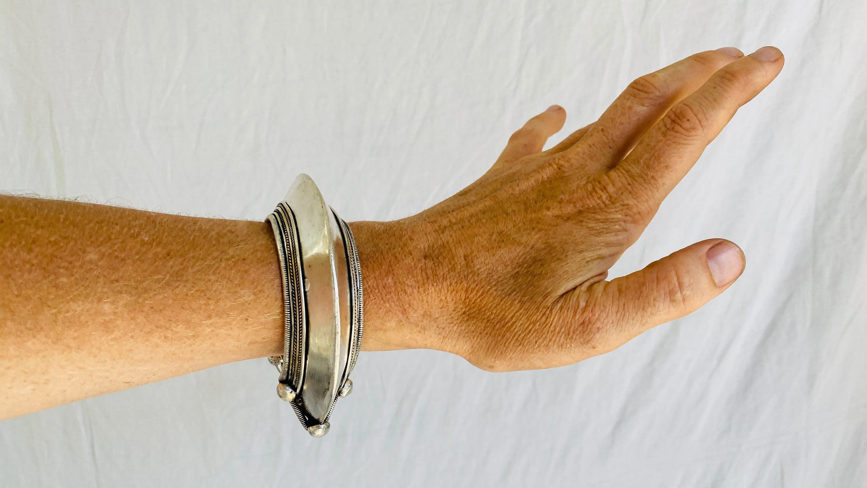 SINGLE Miao Hmong Bangle. Bracelet. China