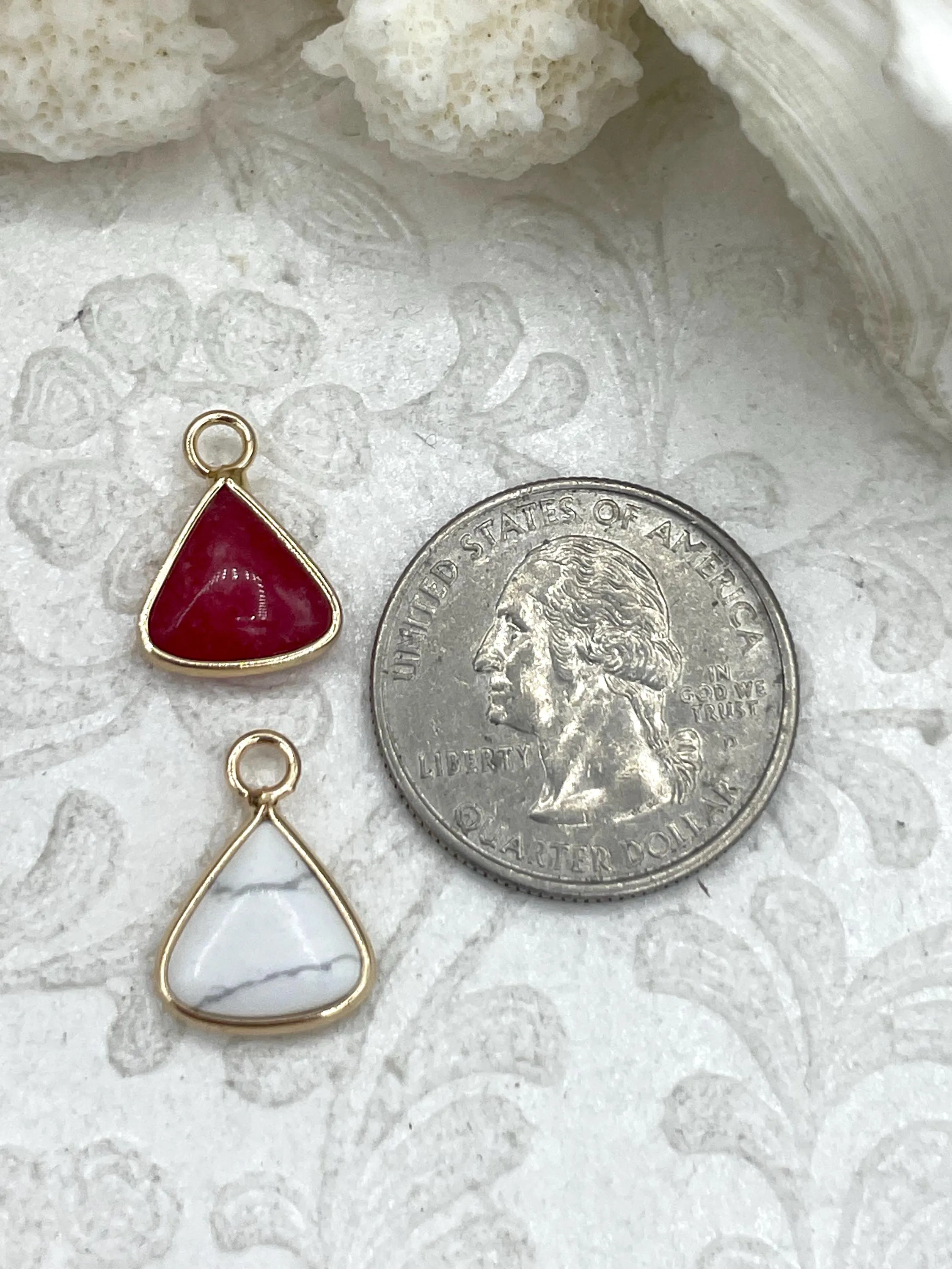 Small Triangle Shaped Natural Stone Pendants Gold Soldered, Natural Stone Pendants, will come in a variety of patterns, 4 colors, Fast Ship