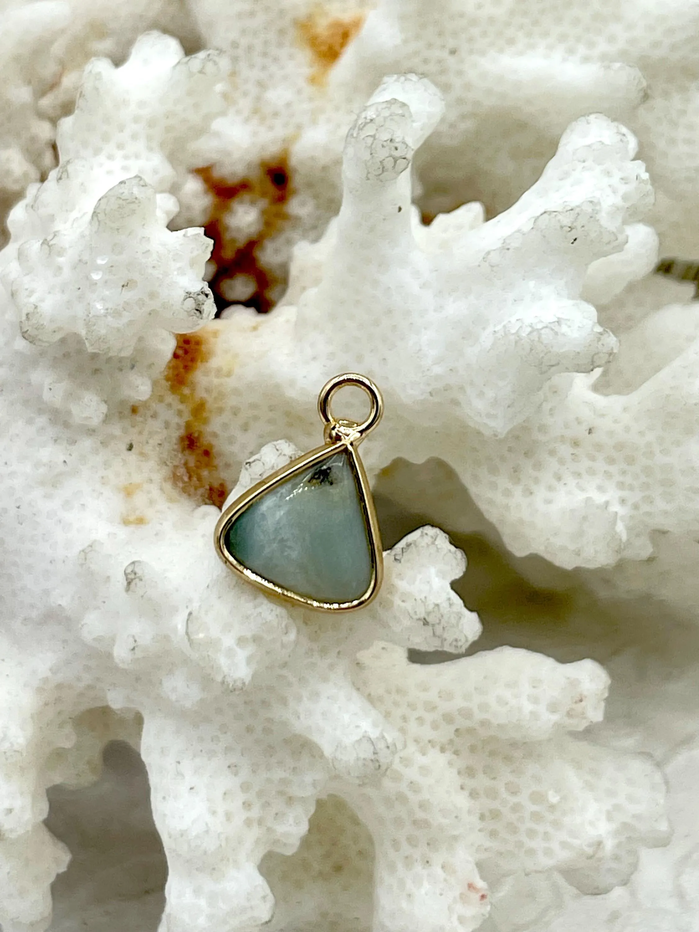 Small Triangle Shaped Natural Stone Pendants Gold Soldered, Natural Stone Pendants, will come in a variety of patterns, 4 colors, Fast Ship