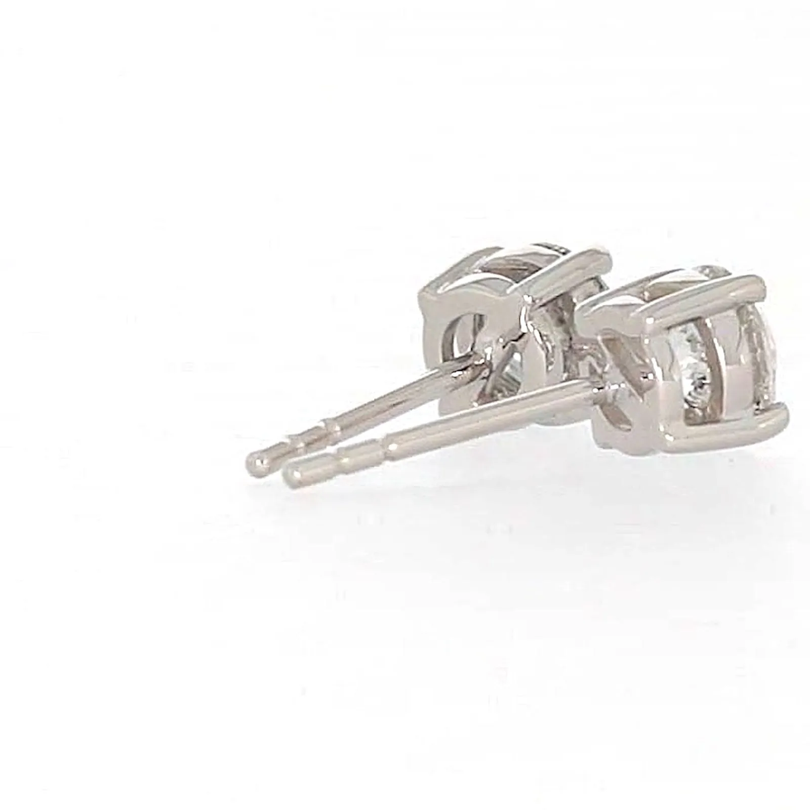 Solitaire 18ct White Gold Round Brilliant Cut with 1 CARAT tw of Diamonds Stud Earrings