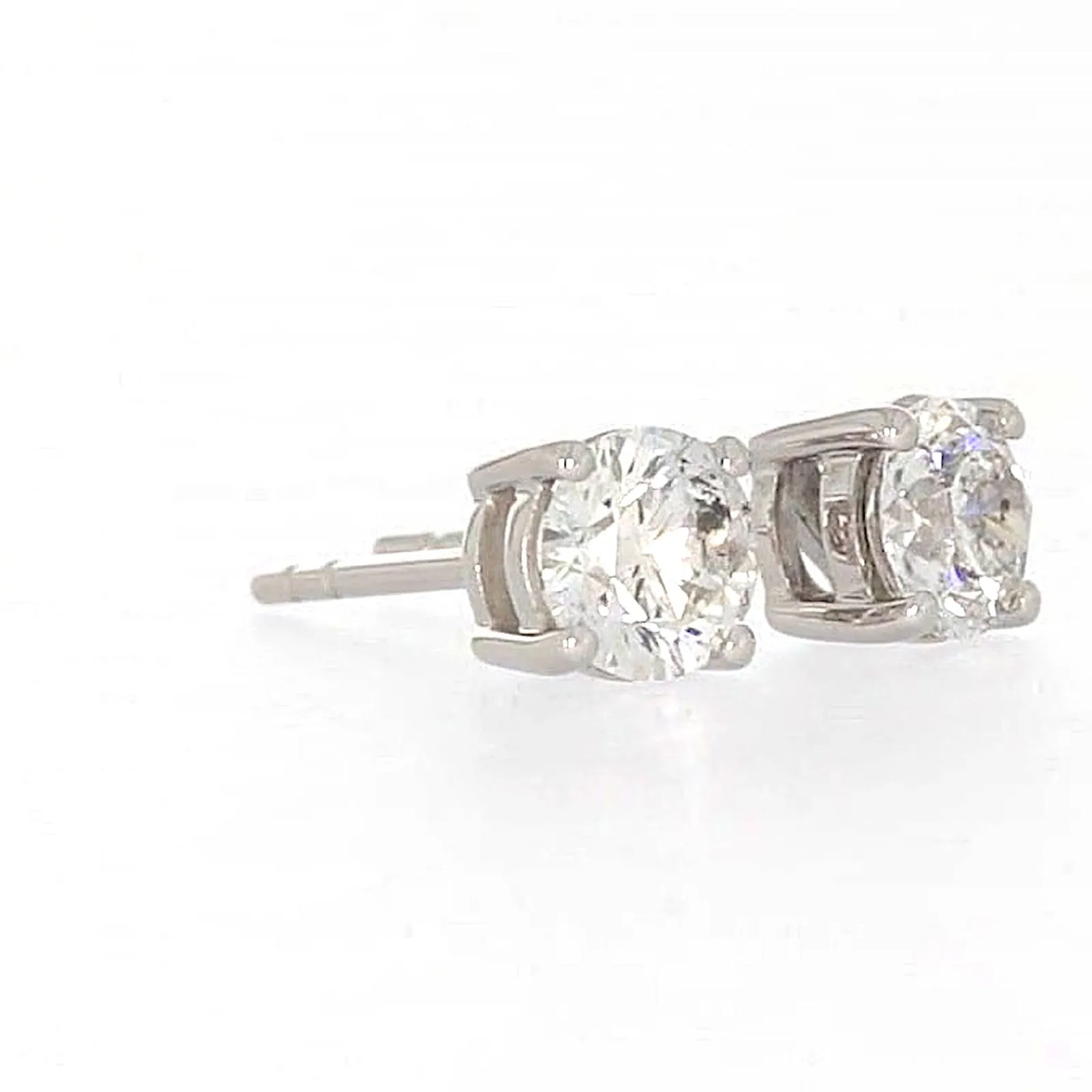 Solitaire 18ct White Gold Round Brilliant Cut with 1 CARAT tw of Diamonds Stud Earrings