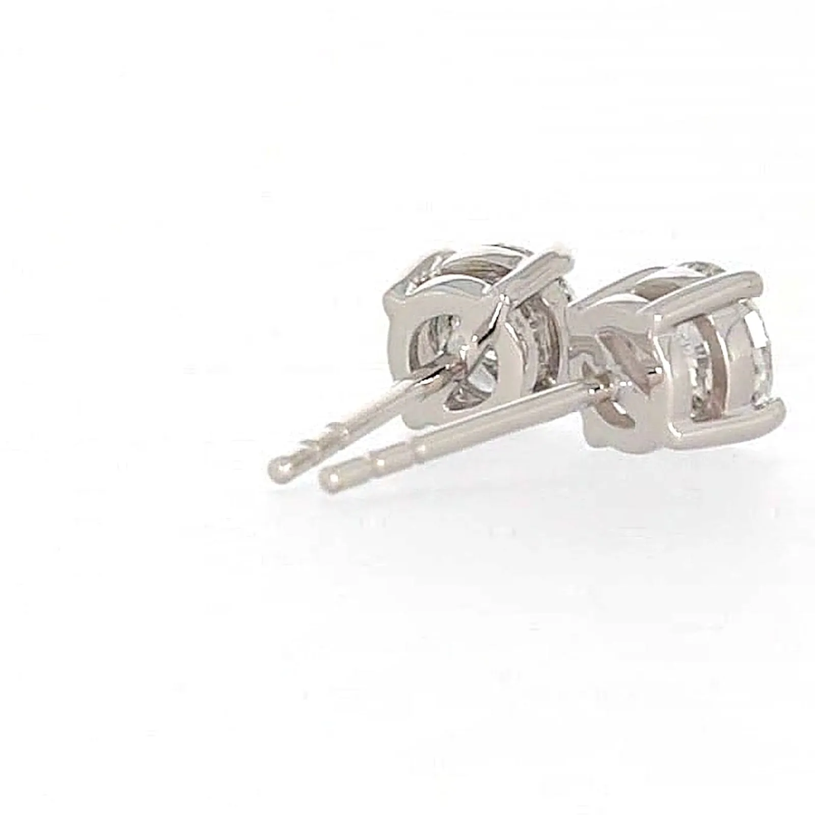 Solitaire 18ct White Gold Round Brilliant Cut with 1 CARAT tw of Diamonds Stud Earrings