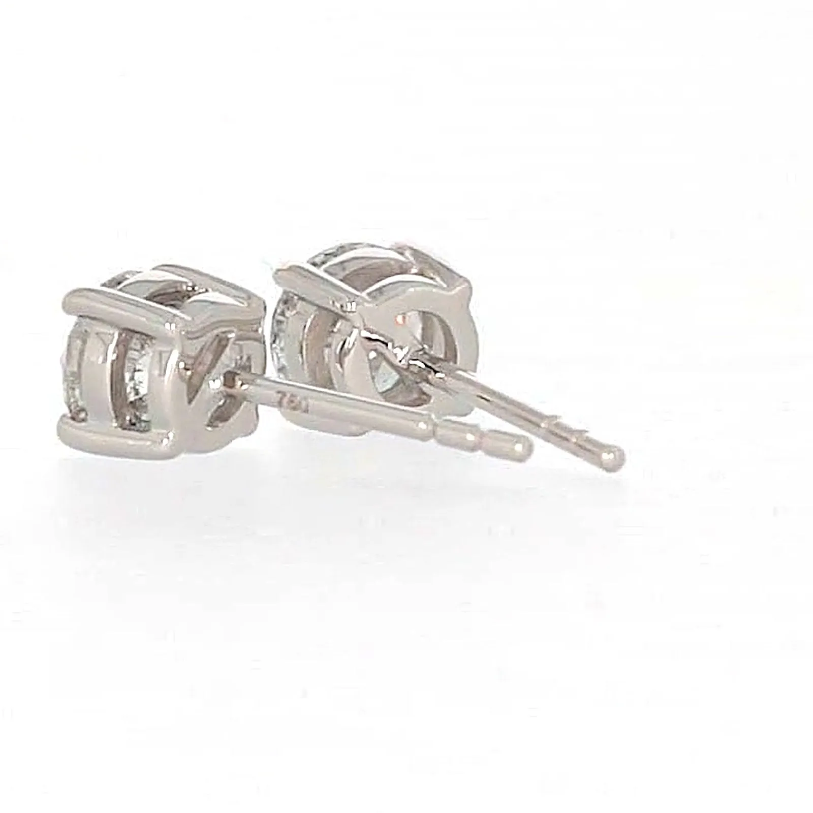 Solitaire 18ct White Gold Round Brilliant Cut with 1 CARAT tw of Diamonds Stud Earrings