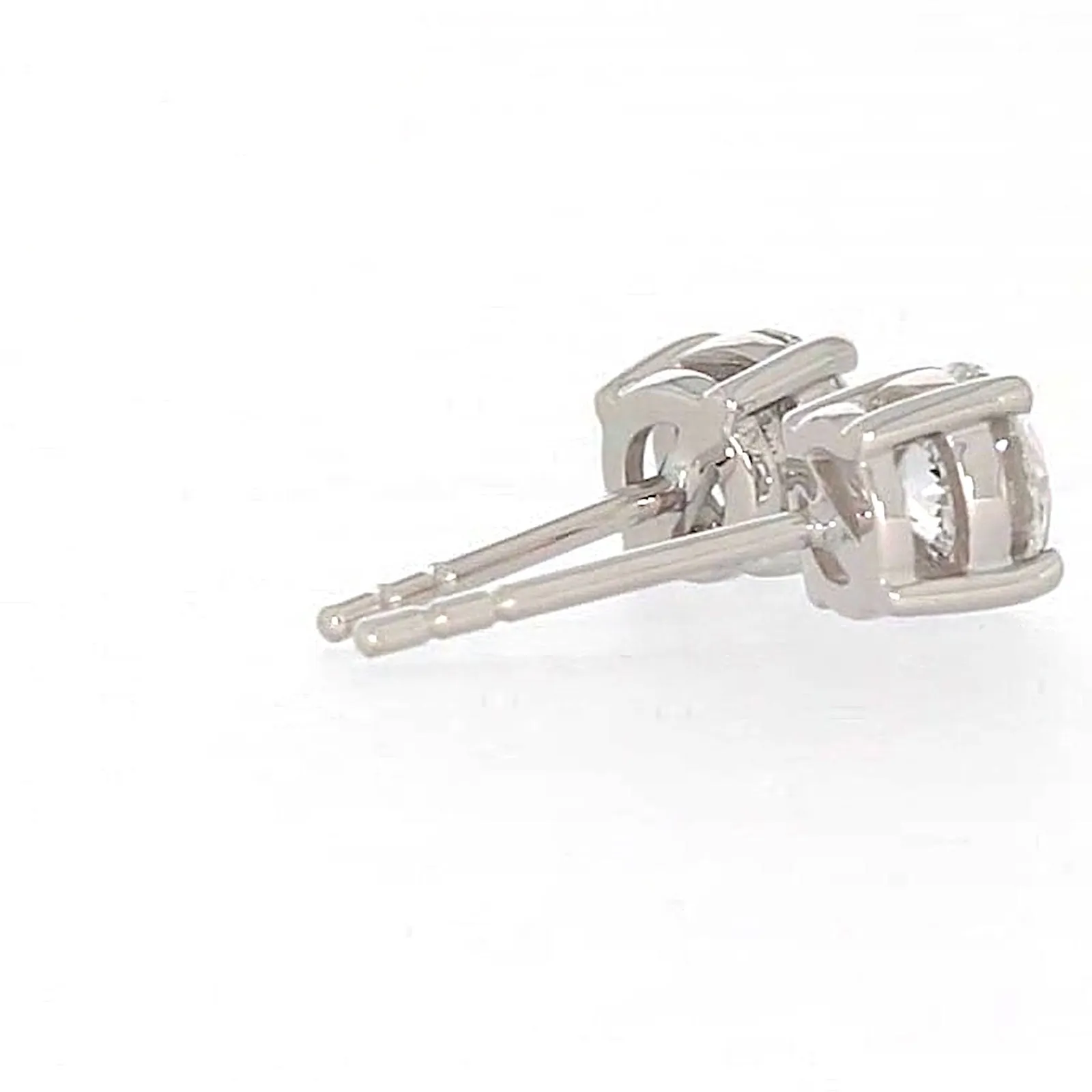 Solitaire 18ct White Gold Round Brilliant Cut with 1 CARAT tw of Diamonds Stud Earrings