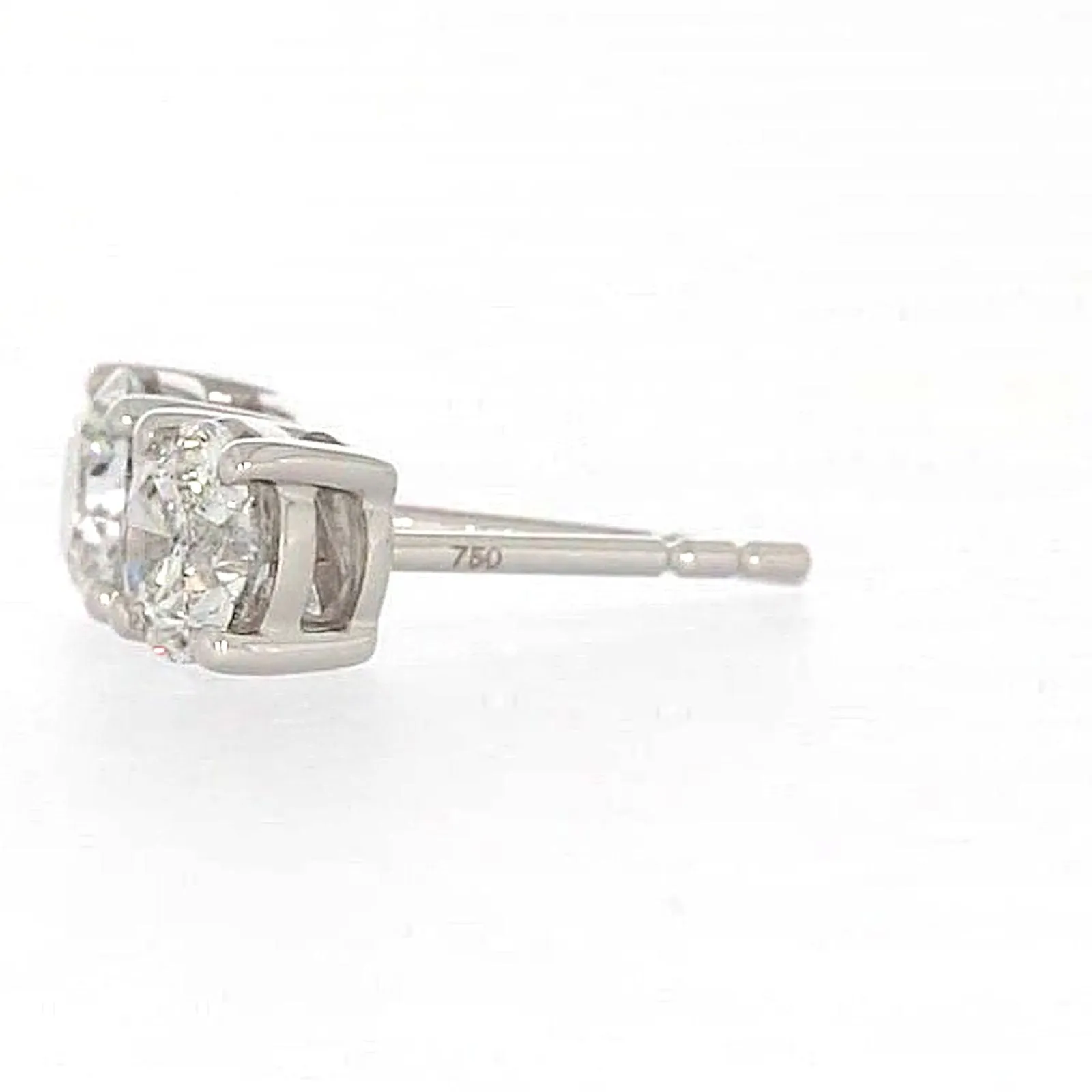 Solitaire 18ct White Gold Round Brilliant Cut with 1 CARAT tw of Diamonds Stud Earrings