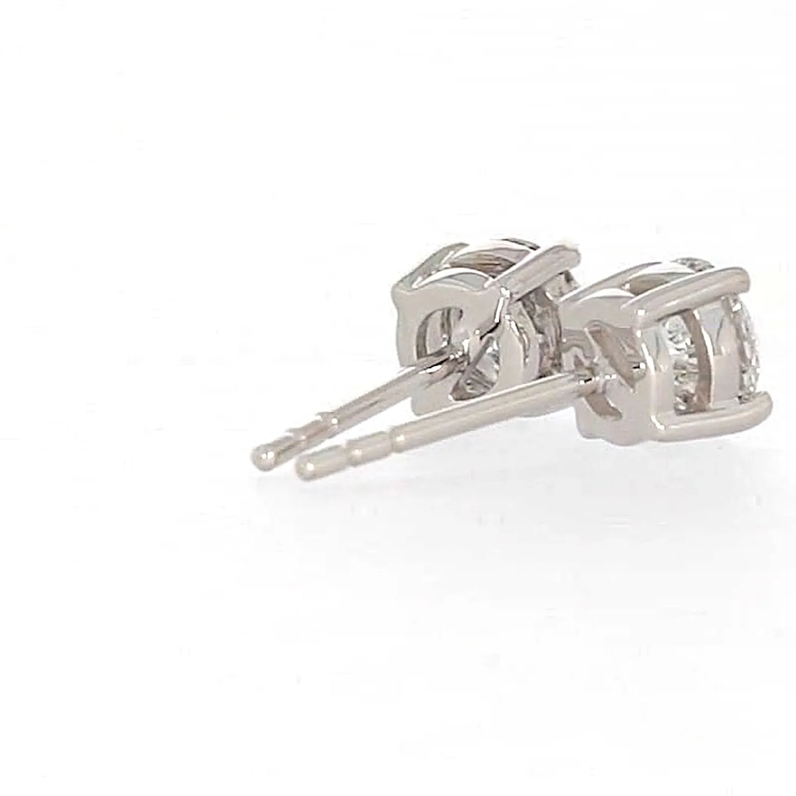 Solitaire 18ct White Gold Round Brilliant Cut with 1 CARAT tw of Diamonds Stud Earrings