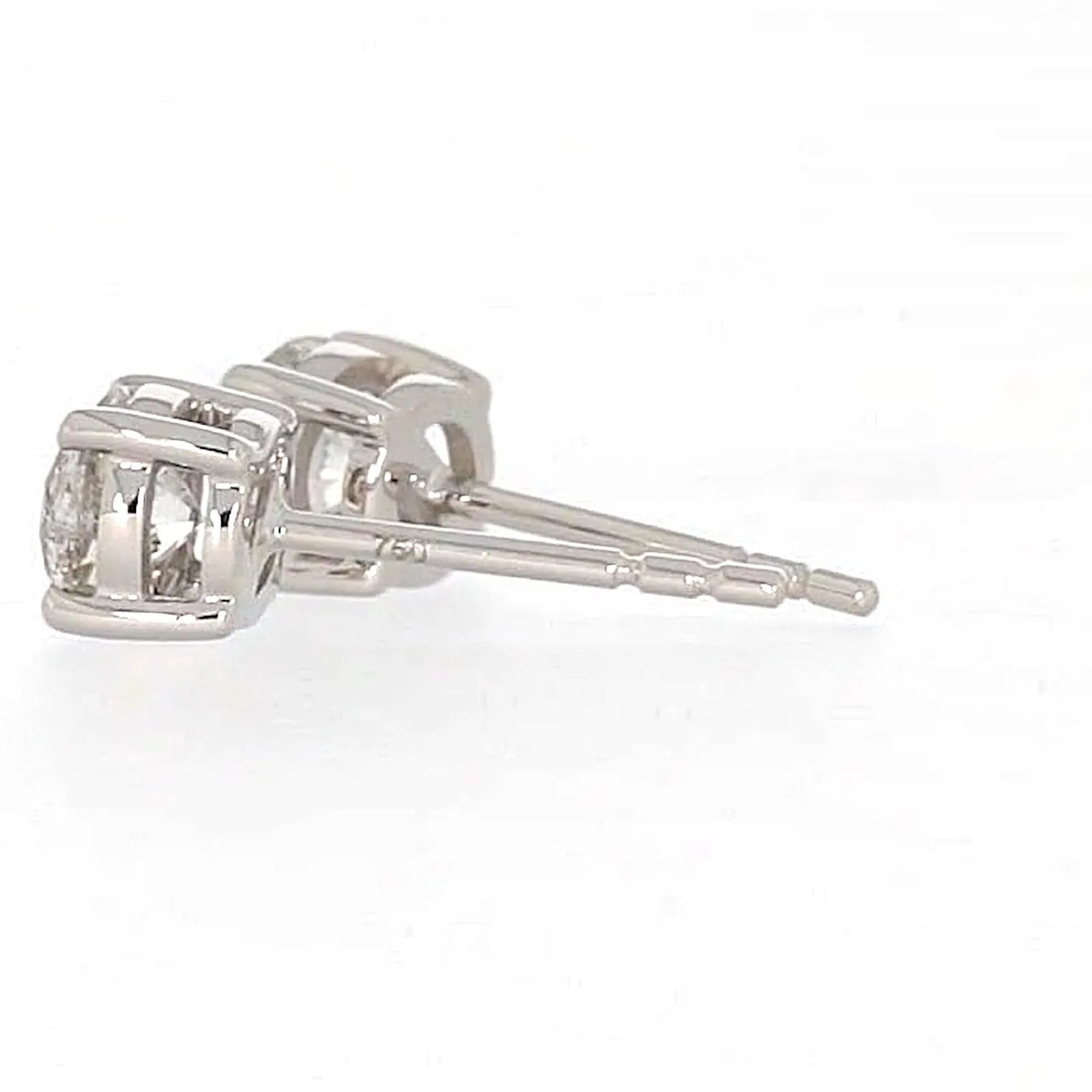 Solitaire 18ct White Gold Round Brilliant Cut with 1 CARAT tw of Diamonds Stud Earrings