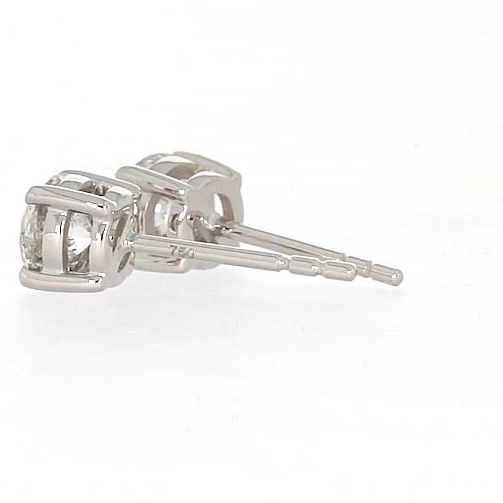 Solitaire 18ct White Gold Round Brilliant Cut with 1 CARAT tw of Diamonds Stud Earrings