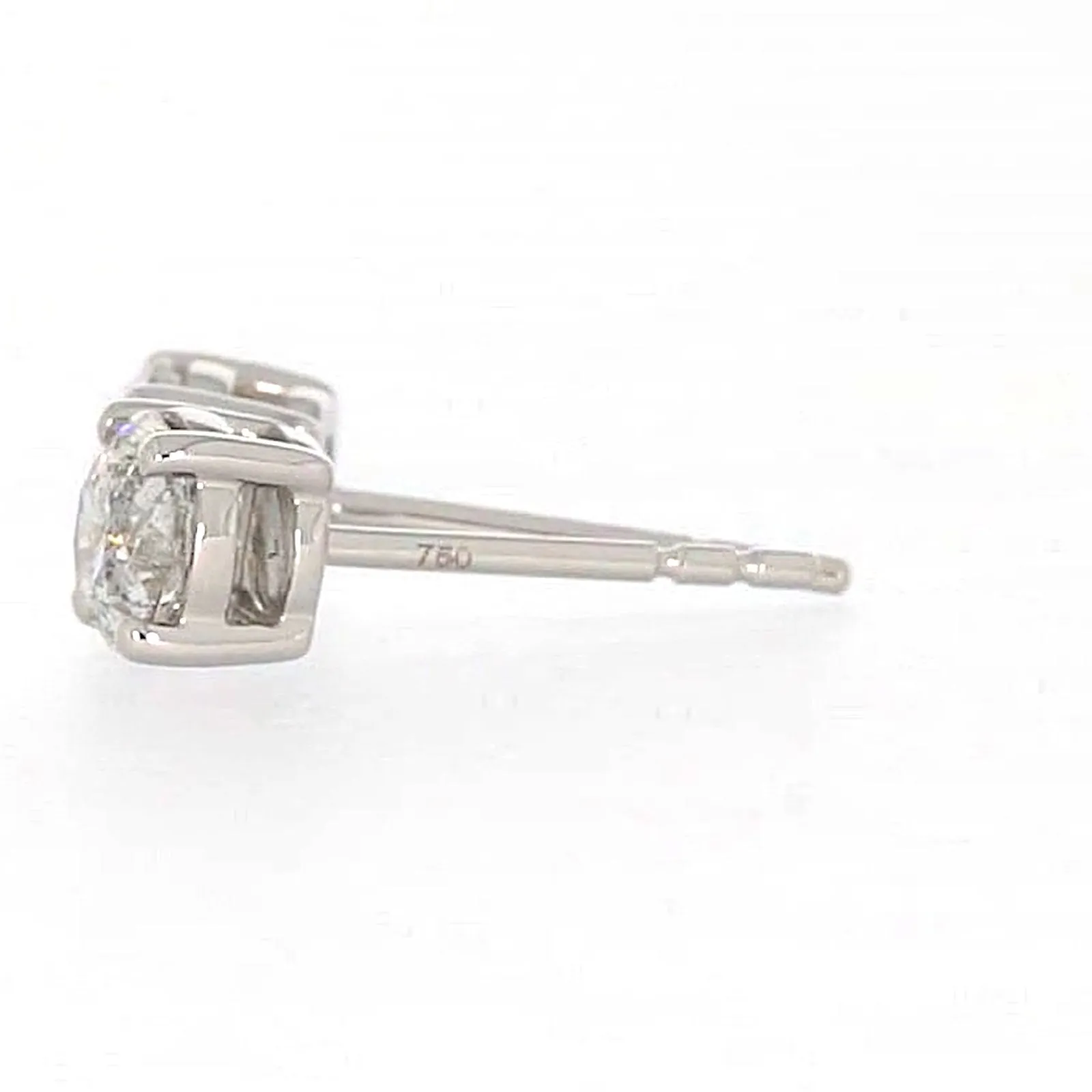 Solitaire 18ct White Gold Round Brilliant Cut with 1 CARAT tw of Diamonds Stud Earrings