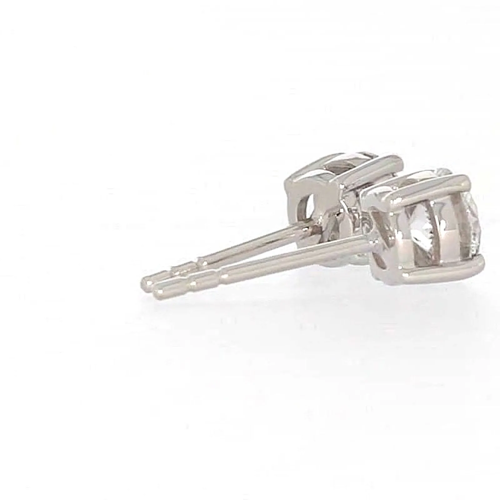 Solitaire 18ct White Gold Round Brilliant Cut with 1 CARAT tw of Diamonds Stud Earrings