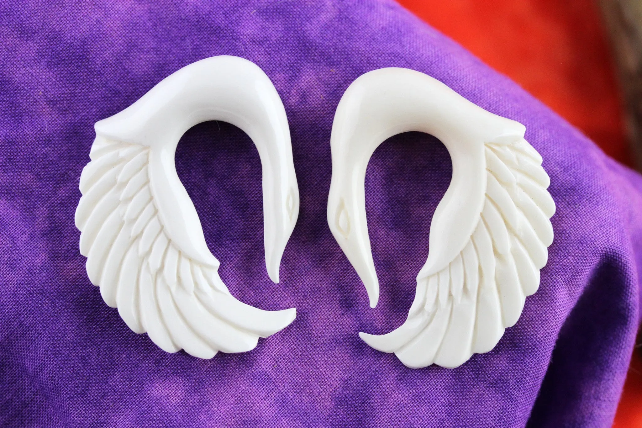 White Swan Bone Carved Hangers (Pair) - C045