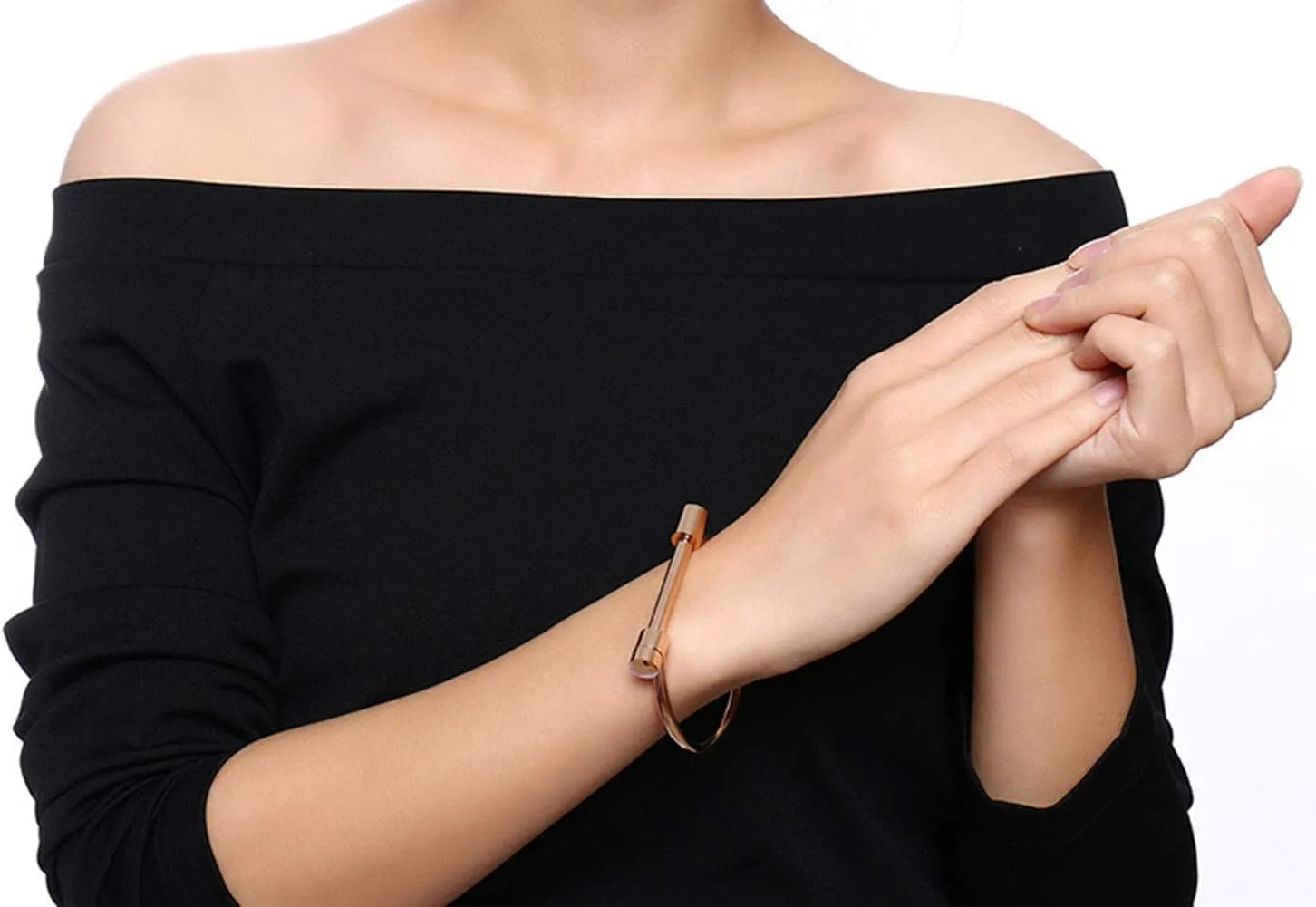 Women's Stainless Steel Fashion Letter D Shaped Horseshoe Bracelets Gold/Black/Rose Gold/Silver